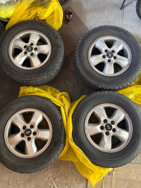 Gyári Hyundai / Kia alufelni szett használt téligumival 225/70 R16