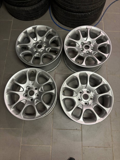 Gyari Jaguar 8x18 et33 5x120 alufelni