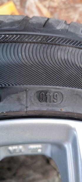 Gy�ri KIA 16" alufelni garnit�ra + Tpms + Ny�ri gumik (5x114.3)