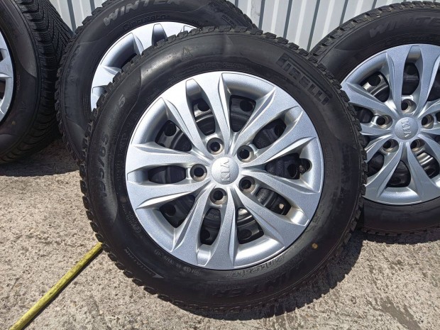 Gyri Kia 15" 5x114,3 Lemezfelni Tligumival s dsztrcsval