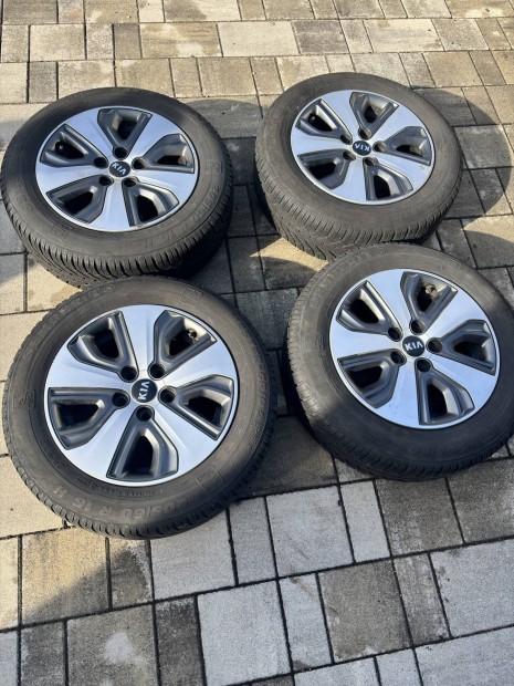 Gyári Kia alufelni 5x114,3 téli gumi Semperit 205/60 R16