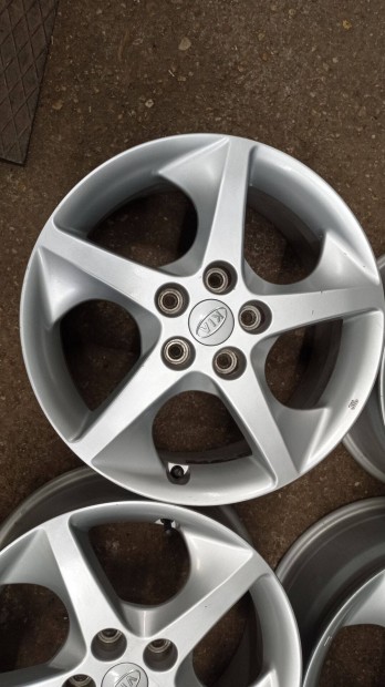 Gyri Kia hasznlt 17 colos 5x114,3 lyukoszts alu felni garnitra