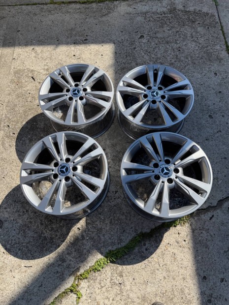 Gyári Mercedes 17es új állapotú alufelnik