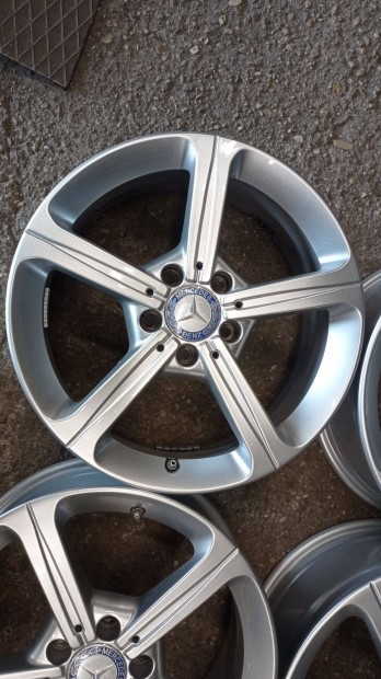 Gyári Mercedes 5x112 lyukosztású használt 17 colos szép állapotú alu
