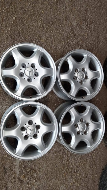 Gyári Mercedes használt 5x112 lyukosztású 16 colos kétszéles alu felni