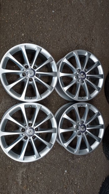 Gyári Mercedes szép állapotú használt 5x112 lyukosztású 17 colos alu