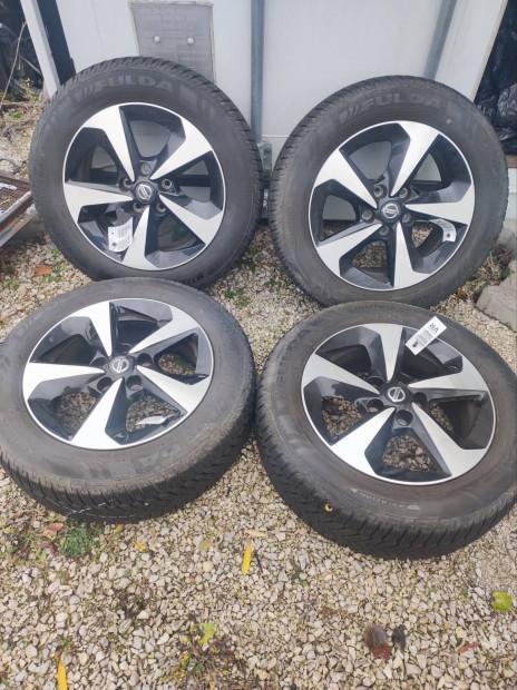 Gyri Nissan 5x114,3 r16 alufelni+tligumi 