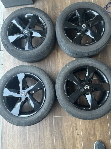 Gyri Nissan Leaf alufelni R16 + nyri gumi 205/55/16