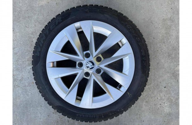 Gyári Octavia Rotare felni 17" 5x112 felni Pirelli téli gumikkal