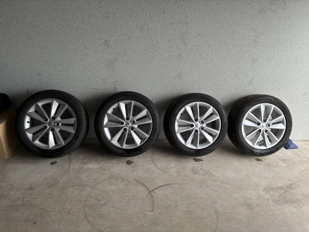 Gy�ri Renault 17" alufelni 5x114,3