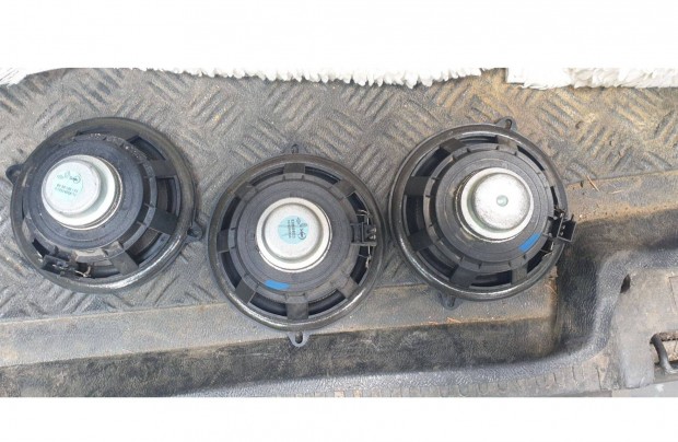 Gyári Renault ajtókárpit hangszórók. 3db. 13cm