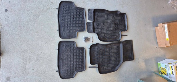 Gyári Seat Leon III és ST Gumiszőnyeg garnitúra + patent szett