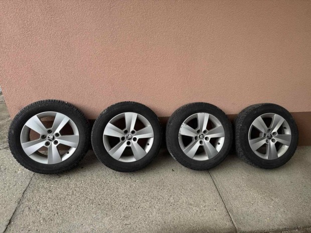 Gy�ri Skoda 15" 5x100-as felni t�li gumival