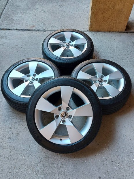 Gyári Skoda Denom 17" 5x112 225/45R17 Michelin Primacy 4