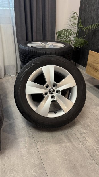 Gyári Skoda Fabia R15 alufelni+nyárigumi