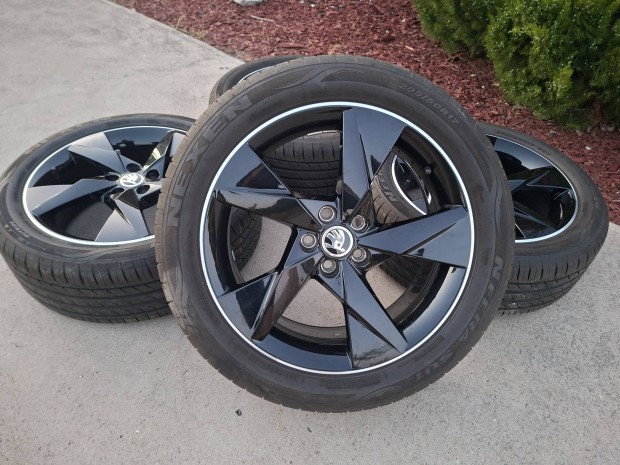 Gyri Skoda Scala 5*100 R17 alufelni 205/50 R17 Nyri gumi 
