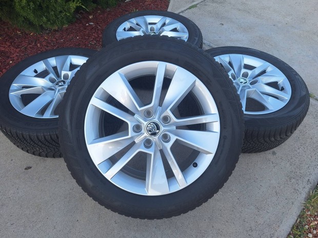 Gyári Skoda Superb Karoq 5*112 R17 alufelni 215/55 R17 Négyévszakos
