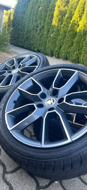Gyri Skoda VRS 225/40 r18 5x112