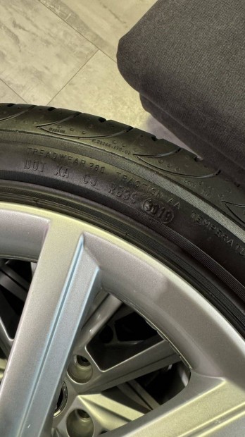 Gyári Skoda alufelni szett+ nyárigumi 225/45 ZR17