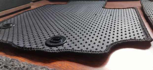 Gy�ri Suzuki SX4 S-Cross sz�vetsz�nyegek