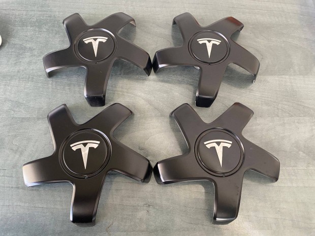 Gyári Tesla kupakok kupak, csavartaró, felniközép