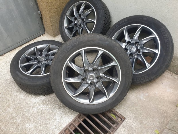 Gyári Toyota 16" bicolor alufelni szett, Tpms, Platin téli