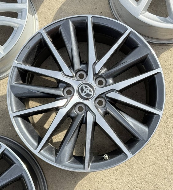 Gy�ri Toyota Camry 5x114.3 18 coll alufelni