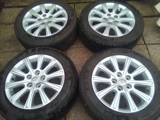 Gyri Toyota alufelni 205/55R16 Michelin Alpin5 tli gumival