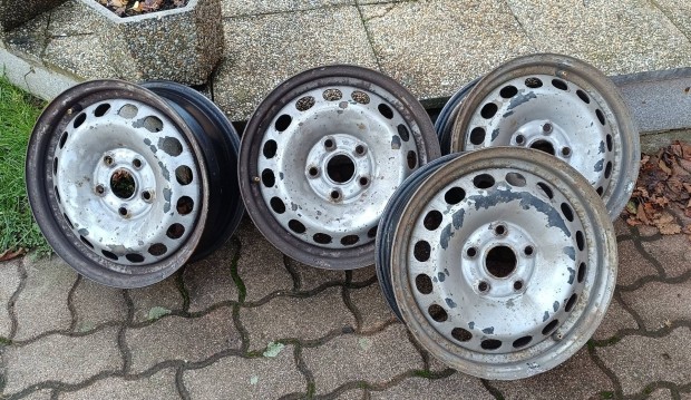 Gyri VW 15 colos hasznlt lemezfelni garnitra elad.