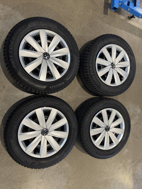 Gyári VW komplett lemezfelni szett téli gumikkal