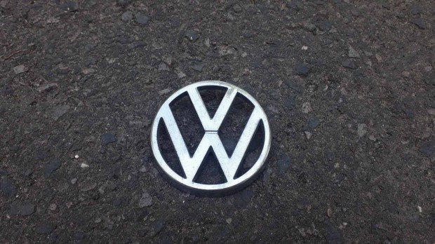 Gyri Volkswagen Golf 1 MK1 Grillrcs emblma log dszjel