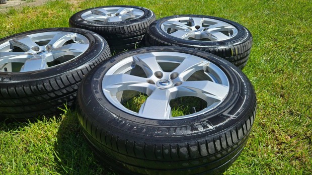 Gyári Volvo alufelni nyári gumival