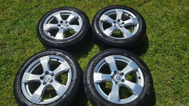 Gyári Volvo alufelni nyári gumival