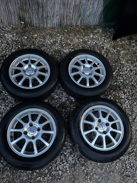 Gy�ri Volvo felni T�li gumival!