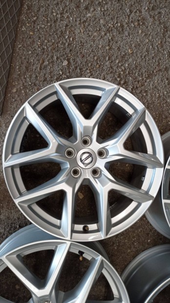 Gyri Volvo hasznlt 5x108 lyukoszts 18 colos szp llapot alu feln
