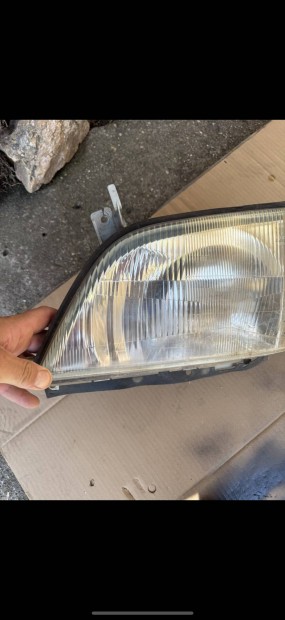 Gyri ! Bontott fnyszr Toyota Dyna 