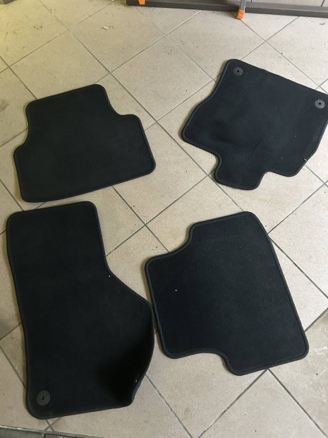 Gy�ri �koda Octavia III sz�vet sz�nyeg garnit�ra (4 db)
