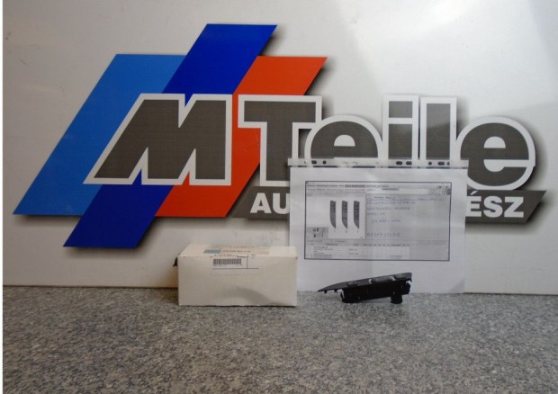 Gy�ri, �j BMW k�z�pkonzoli gombsor