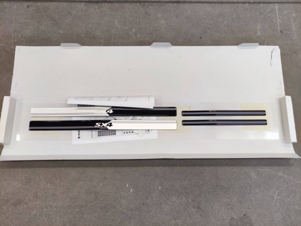 Gy�ri, �j Suzuki SX4 2006-2013 k�sz�b d�szl�c k�szlet