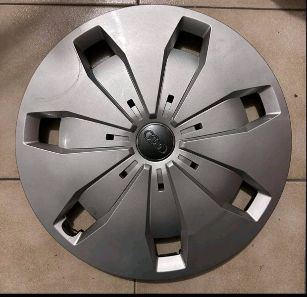 Gy�ri ac�lfelni d�szt�rcs�val Elad� (Audi)