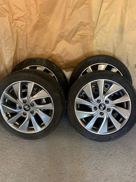 Gyári alufelni, gumikkal 17 col Hyundai