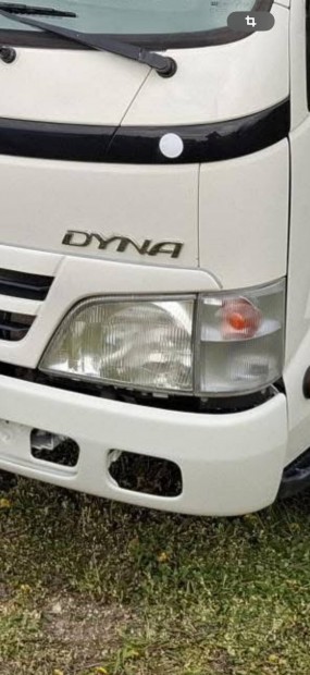 Gyri bontott fnyszrk Dyna. Toyota 