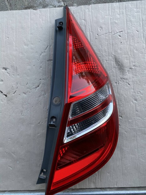 Gyari hyundai i30 jobb hatso lampa 2008