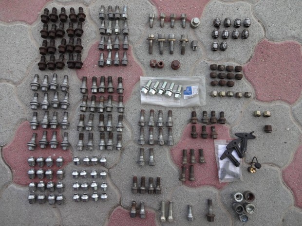 Gy�ri ker�k csavar, anya alum�nium �s lemez felnihez