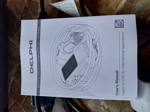 Gyári mercedes-benz elektromos autó töltő szett.