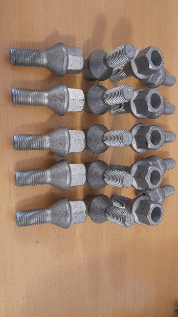 Gy�ri nissan ker�kcsavar szett 