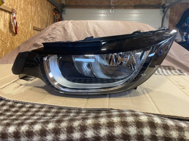 Gy�ri �j BMW I3 bal oldali f�nysz�r�