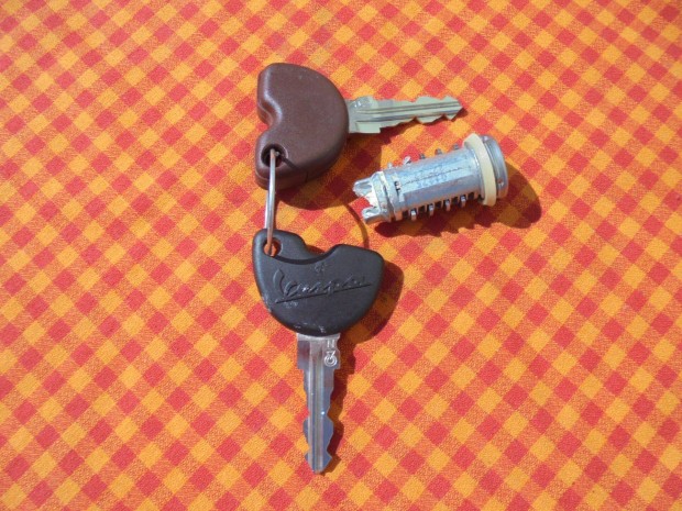 Gyári új zárbetét ( Piaggio-Vespa ) eladó
