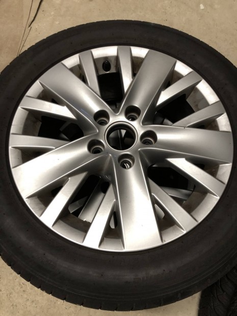 Gyári vw 5x1120 16" alufelni felni Nyarigumikkal