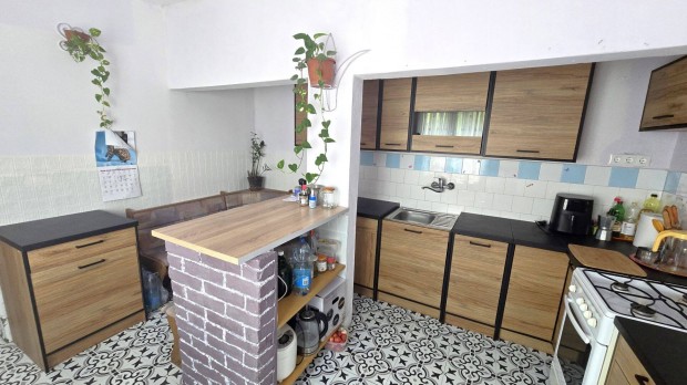 Gyarmaton 120 m2-es , 4 szobás családi ház 2742 m2-es telekkel